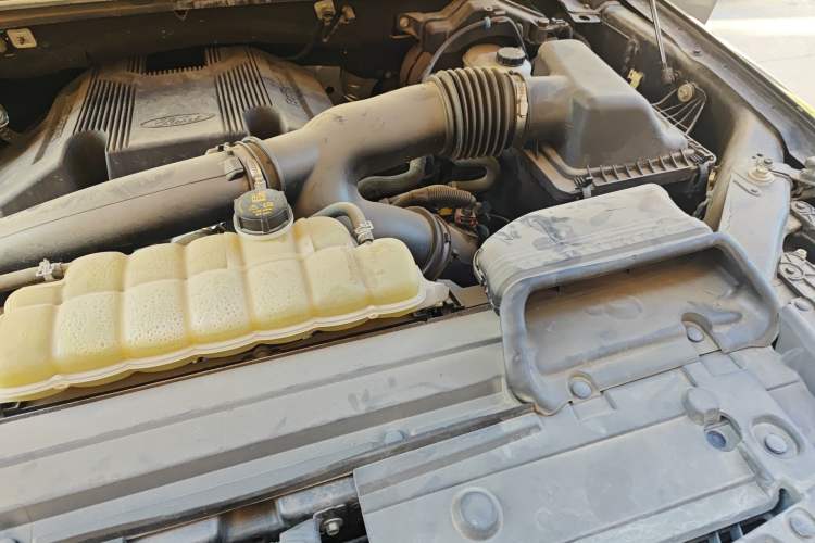 Used Ford F-150 Raptor 2019 3.5T LTD Engine Bay Left