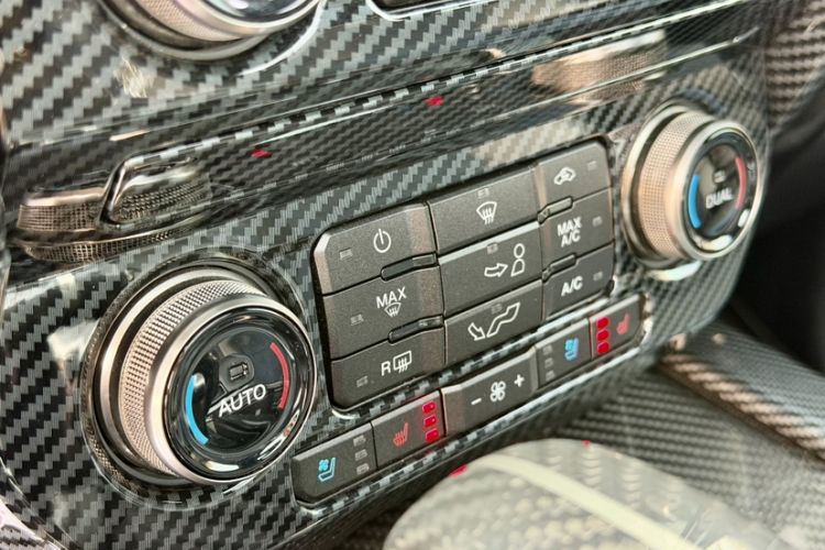 Used Ford F-150 Raptor 2019 3.5T Raptor Polar Blue Limited Edition Interior 12
