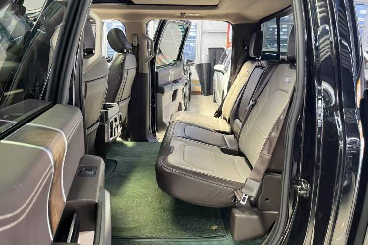 Used Ford F-150 Raptor 2019 3.5T LTD Interior 4