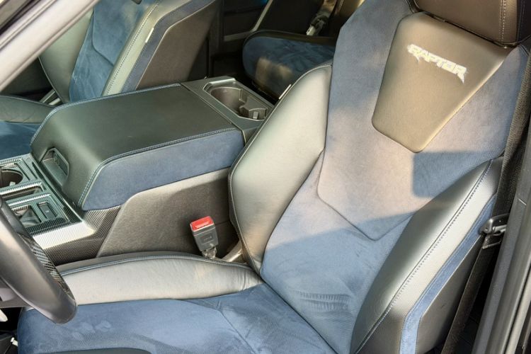 Used Ford F-150 Raptor 2019 3.5T Raptor Polar Blue Limited Edition Interior 6