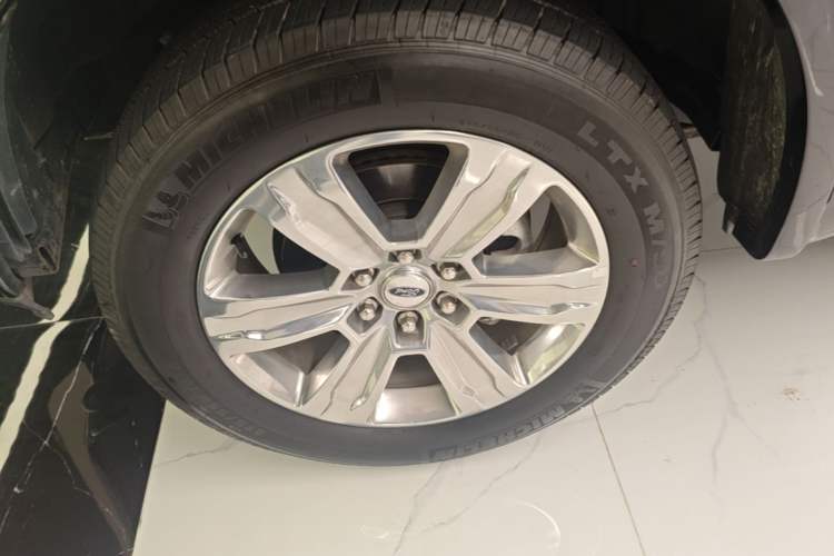Used Ford F-150 Raptor 2019 3.5T LTD Left Front Wheel Hub