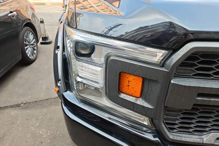 Used Ford F-150 Raptor 2019 3.5T LTD Right Front Headlight