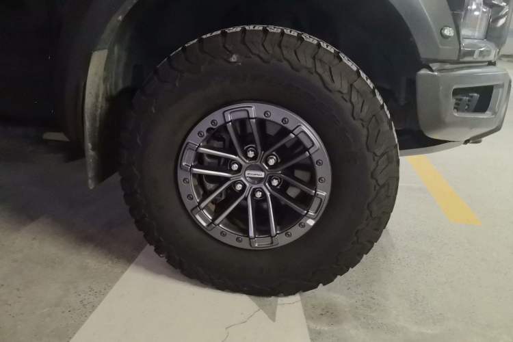Used Ford F-150 Raptor 2019 3.5T Raptor Polar Blue Limited Edition Right Front Wheel Hub