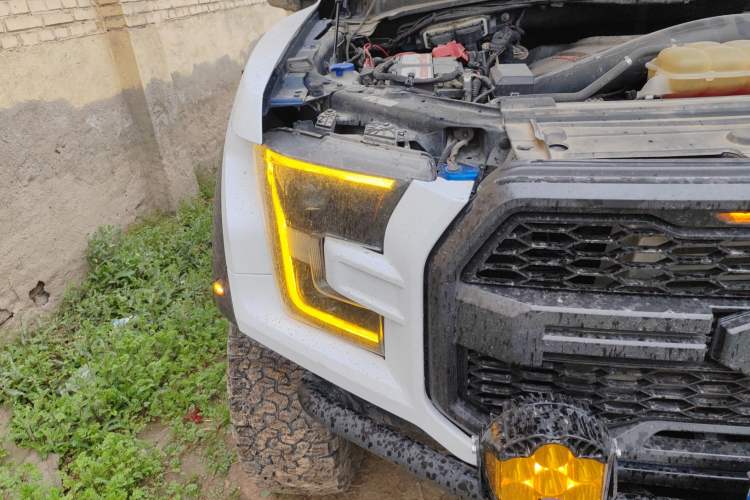 Used Ford F-150 Raptor  Right Front Headlight