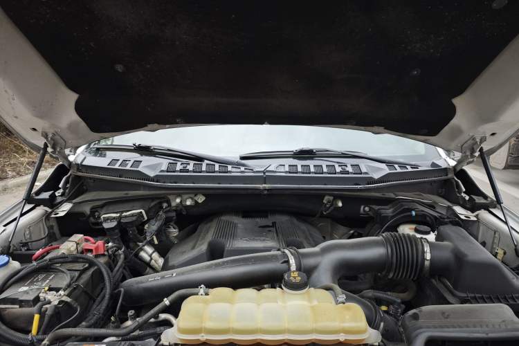 Used Ford F-150 Raptor 2019 3.5T LTD Engine Bay
