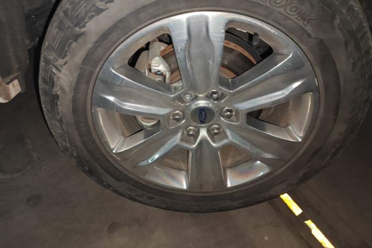 Used Ford F-150 Raptor  Right Front Wheel Hub