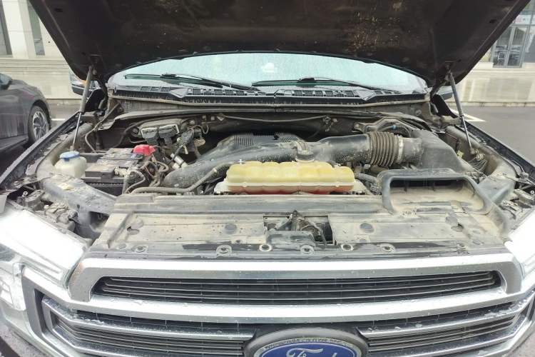 Used Ford F-150 Raptor  Engine Bay