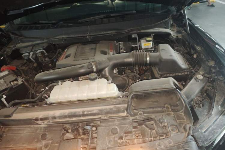 Used Ford F-150 Raptor 2022 3.5T Raptor Engine Bay Left