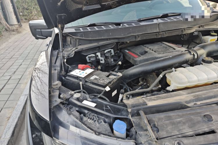 Used Ford F-150 Raptor 2022 3.5T Raptor Engine Bay Right