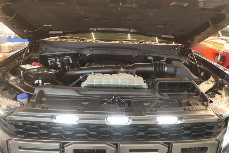 Used Ford F-150 Raptor 2022 3.5T Raptor Engine Bay