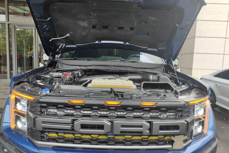 Used Ford F-150 Raptor 2022 3.5T Raptor Engine Bay