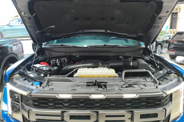 Used Ford F-150 Raptor 2022 3.5T Raptor Engine Bay