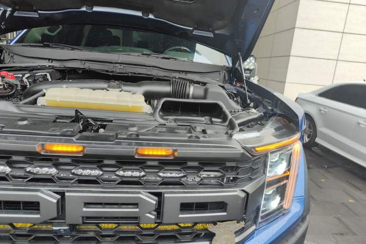 Used Ford F-150 Raptor 2022 3.5T Raptor Engine Bay Left