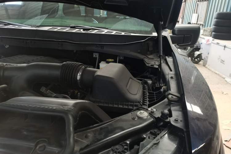 Used Ford F-150 Raptor 2022 3.5T Raptor Engine Bay Left