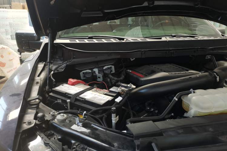 Used Ford F-150 Raptor 2022 3.5T Raptor Engine Bay Right