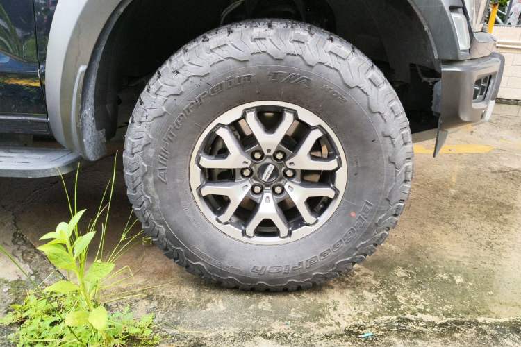 Used Ford F-150 Raptor  Right Front Wheel Hub