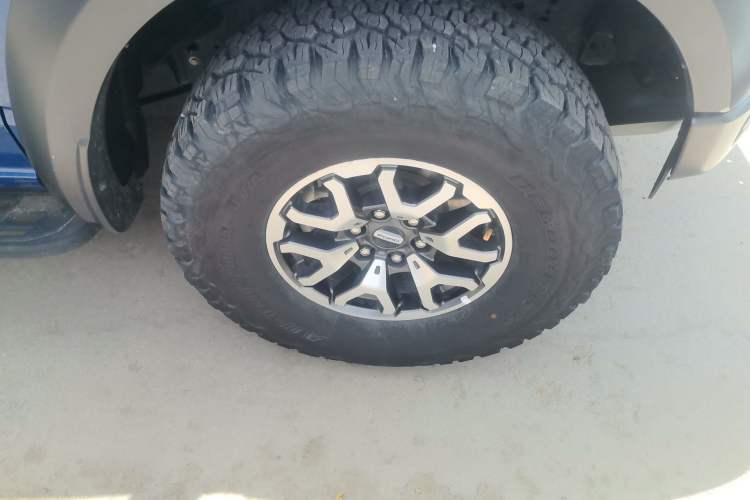 Used Ford F-150 Raptor  Right Front Wheel Hub