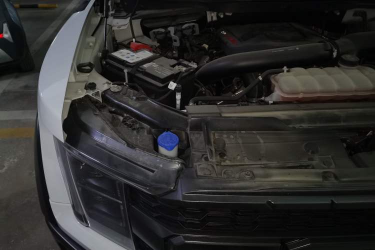 Used Ford F-150 Raptor 2022 3.5T Raptor Engine Bay Right