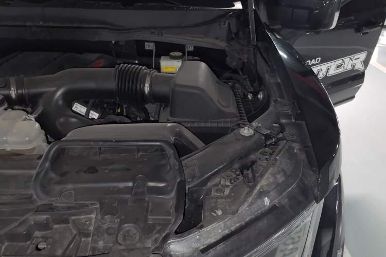 Used Ford F-150 Raptor 2023 3.5T Raptor Engine Bay Left