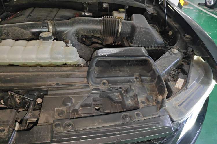 Used Ford F-150 Raptor 2023 3.5T Raptor Engine Bay Left