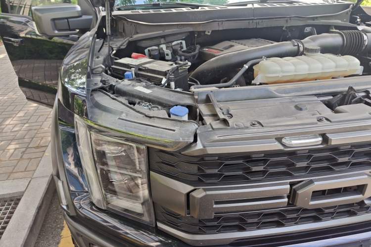 Used Ford F-150 Raptor 2023 3.5T Raptor Engine Bay Right