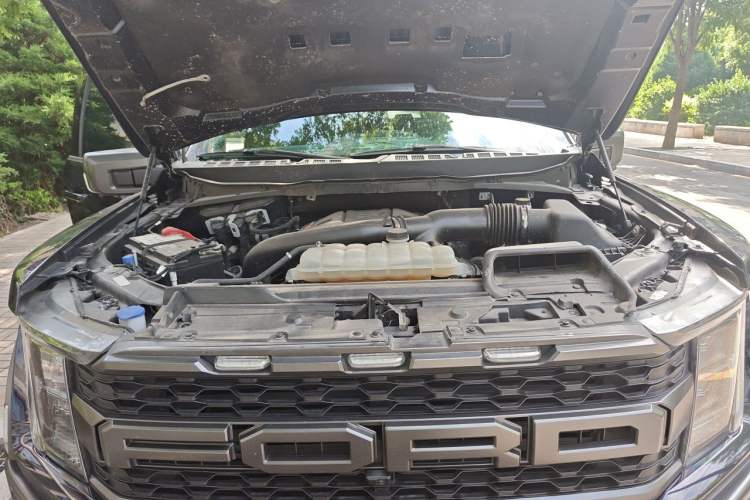 Used Ford F-150 Raptor 2023 3.5T Raptor Engine Bay