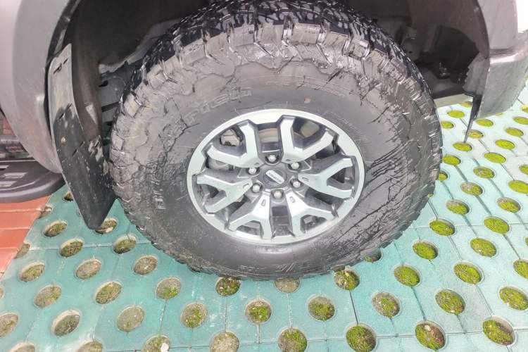 Used Ford F-150 Raptor 2023 3.5T Raptor Right Front Wheel Hub