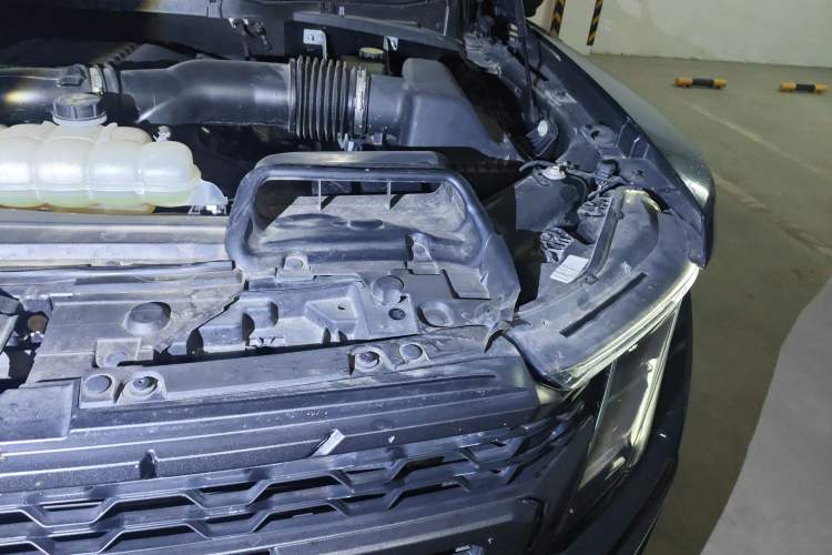 Used Ford F-150 Raptor 2023 3.5T Raptor Engine Bay Left