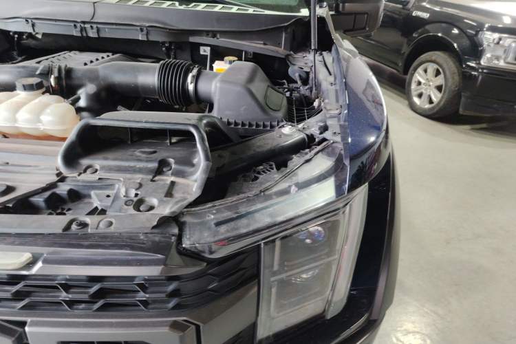 Used Ford F-150 Raptor 2023 3.5T Raptor Engine Bay Left
