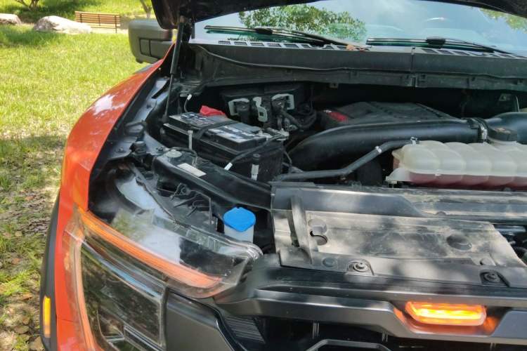 Used Ford F-150 Raptor 2023 3.5T Raptor Engine Bay Right