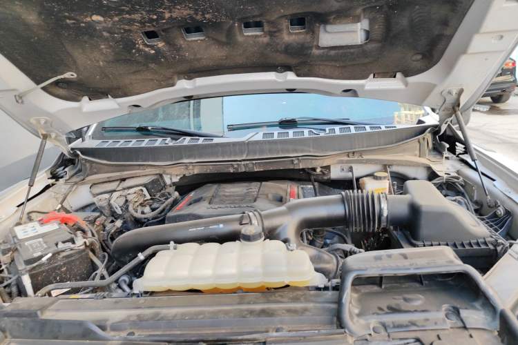 Used Ford F-150 Raptor 2023 3.5T Raptor Engine Bay