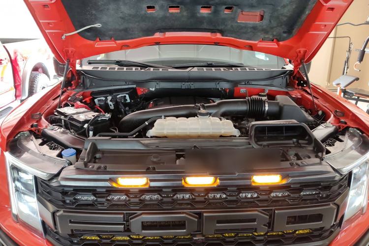 Used Ford F-150 Raptor 2023 3.5T Raptor Engine Bay