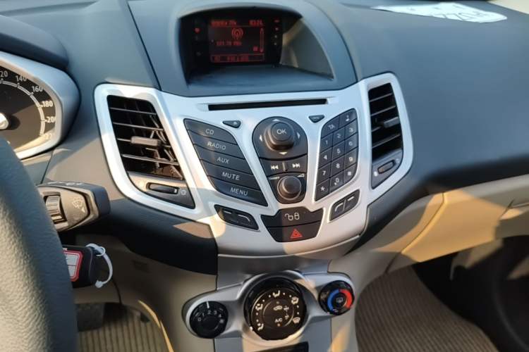 Used Ford Fiesta 2009 Hatchback 1.5L Automatic Fashion Edition Audio And AC Panel