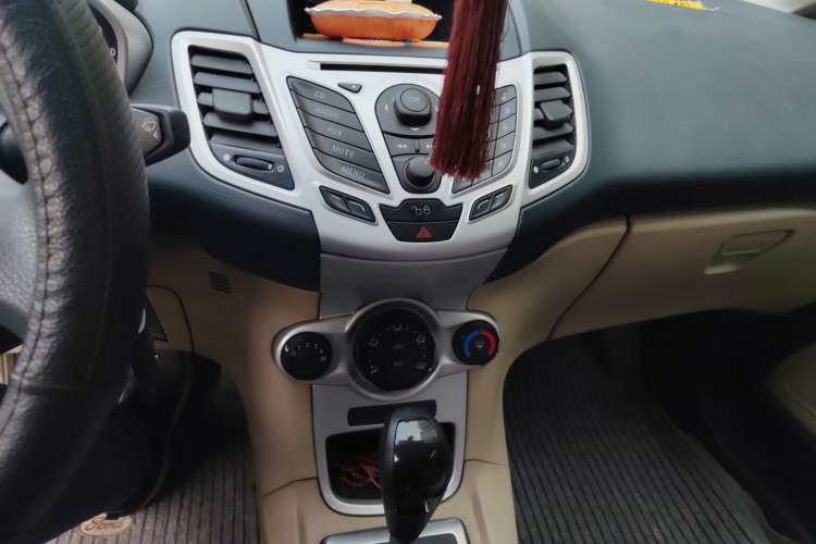 Used Ford Fiesta 2009 Hatchback 1.5L Automatic Fashion Edition Audio And AC Panel