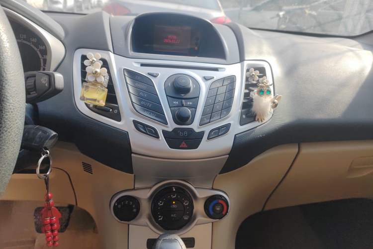 Used Ford Fiesta 2009 Hatchback 1.5L Automatic Fashion Edition Audio And AC Panel