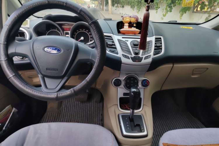 Used Ford Fiesta 2009 Hatchback 1.5L Automatic Fashion Edition Center Console