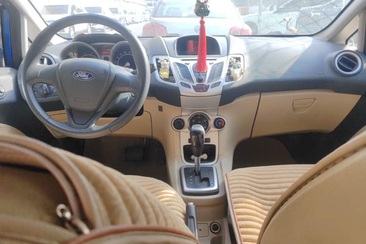 Used Ford Fiesta 2009 Hatchback 1.5L Automatic Fashion Edition Center Console