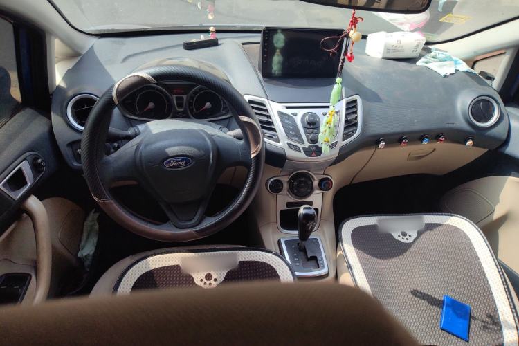 Used Ford Fiesta 2009 Hatchback 1.5L Automatic Fashion Edition Center Console