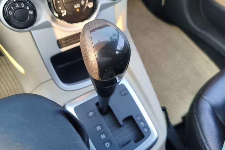 Used Ford Fiesta 2009 Hatchback 1.5L Automatic Fashion Edition Gear Lever