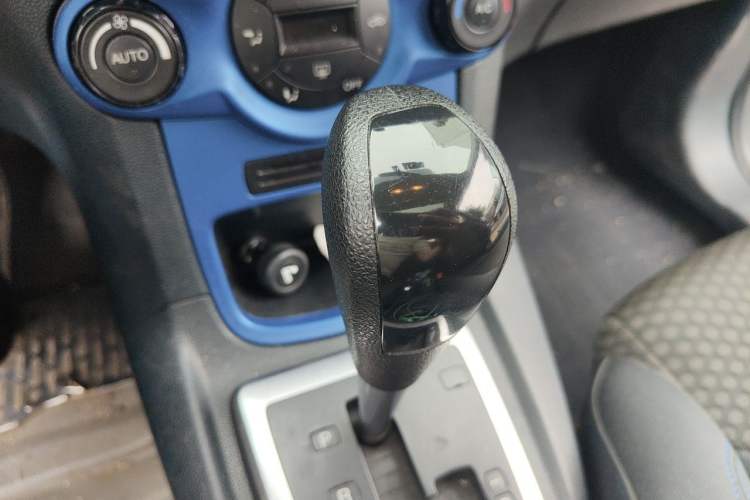 Used Ford Fiesta 2009 Hatchback 1.5L Automatic Sport Model Gear Lever