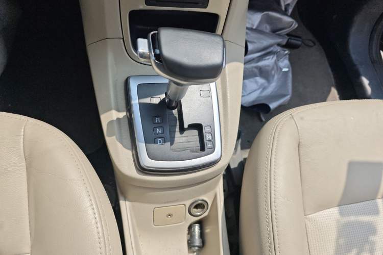 Used Ford Fiesta 2009 Sedan 1.5L Automatic Luxury Model Gear Lever