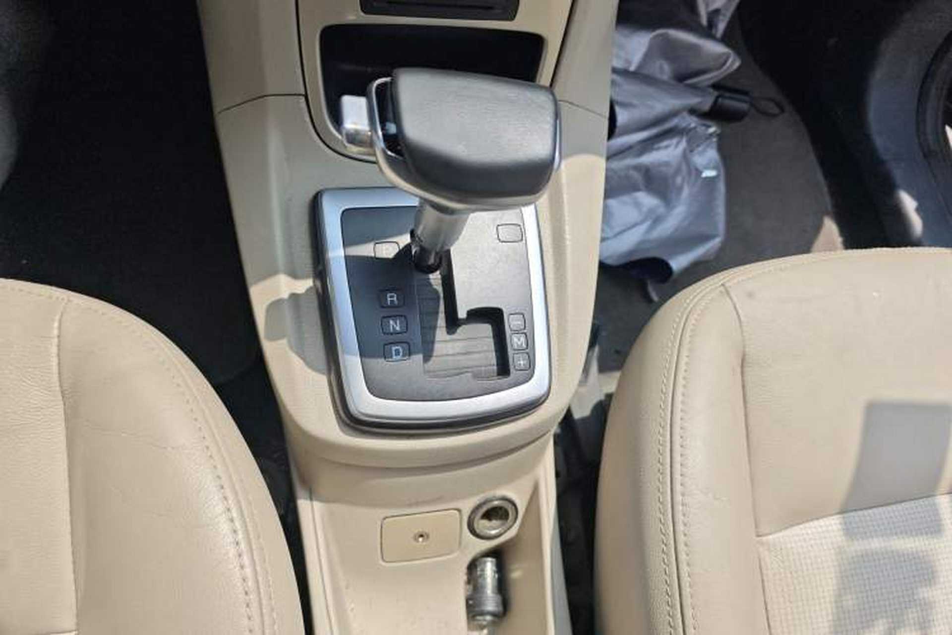 Used Ford Fiesta 2009 Sedan 1.5L Automatic Luxury Model Gear Lever