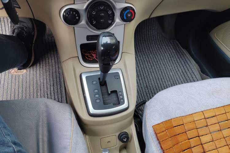 Used Ford Fiesta 2009 Hatchback 1.5L Automatic Fashion Edition Gear Lever