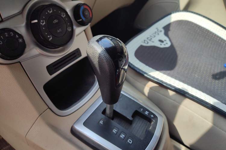 Used Ford Fiesta 2009 Hatchback 1.5L Automatic Fashion Edition Gear Lever
