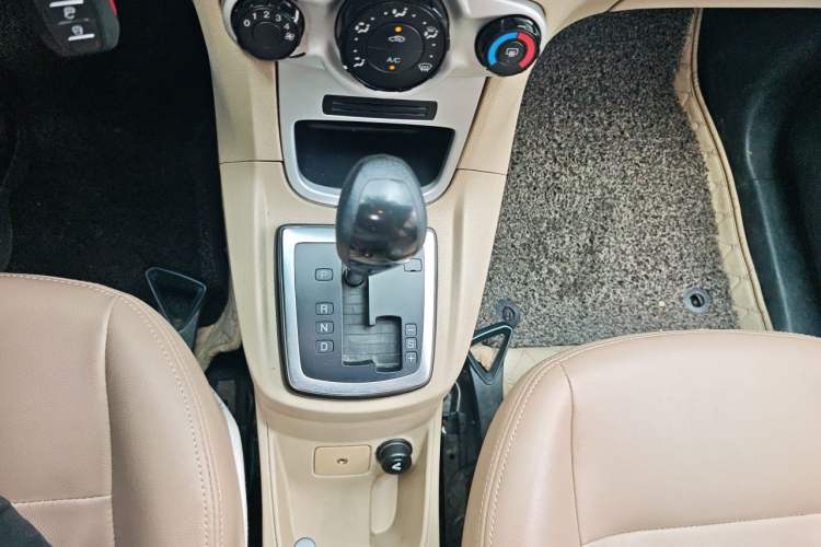 Used Ford Fiesta 2009 Hatchback 1.5L Automatic Fashion Edition Gear Lever