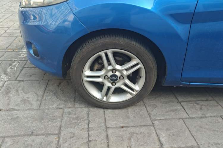 Used Ford Fiesta 2009 Hatchback 1.5L Automatic Fashion Edition Right Front Wheel Hub