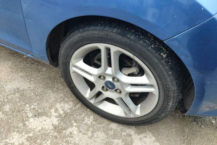 Used Ford Fiesta 2009 Hatchback 1.5L Automatic Sport Model Right Front Wheel Hub