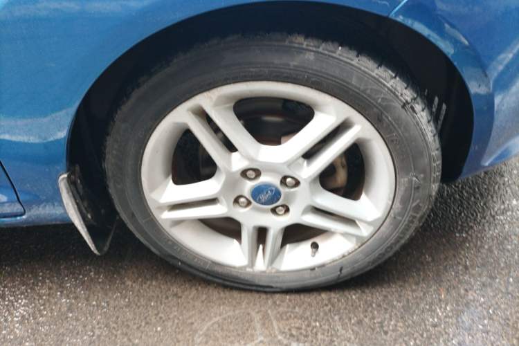 Used Ford Fiesta 2009 Hatchback 1.5L Automatic Sport Model Right Front Wheel Hub