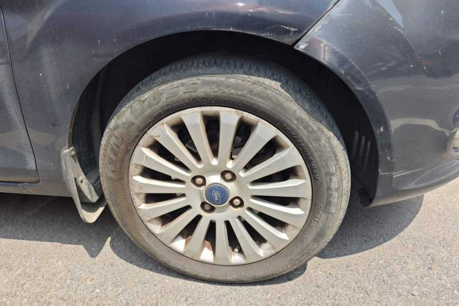 Used Ford Fiesta 2009 Sedan 1.5L Automatic Luxury Model Right Front Wheel Hub