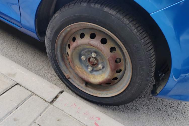 Used Ford Fiesta 2009 Hatchback 1.5L Automatic Fashion Edition Right Front Wheel Hub